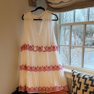 crown & ivy White Sleeveless Tiered Dress with Red Embroidery